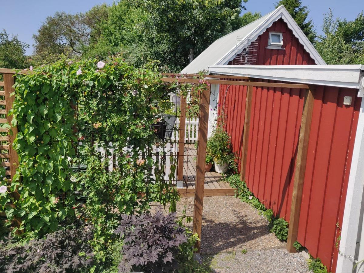 Lillstugan - Centralt Och Havsnaera I Lugnt Villomrade Falkenberg Exterior foto